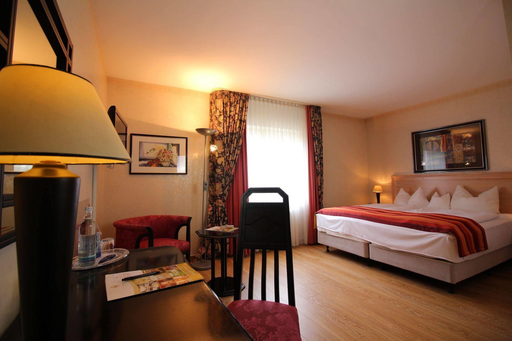Hotel Am Muehlenteich Швельм Экстерьер фото